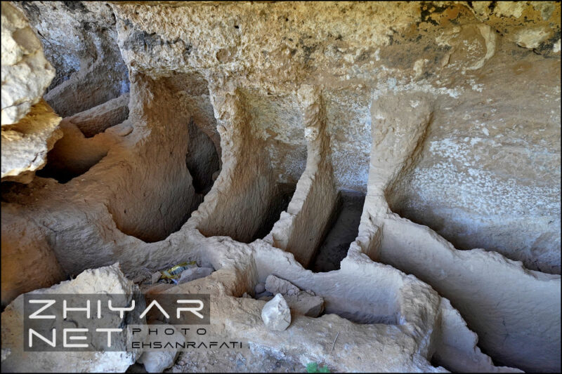 دستکندها و گور دخمههای باستانی سیراف